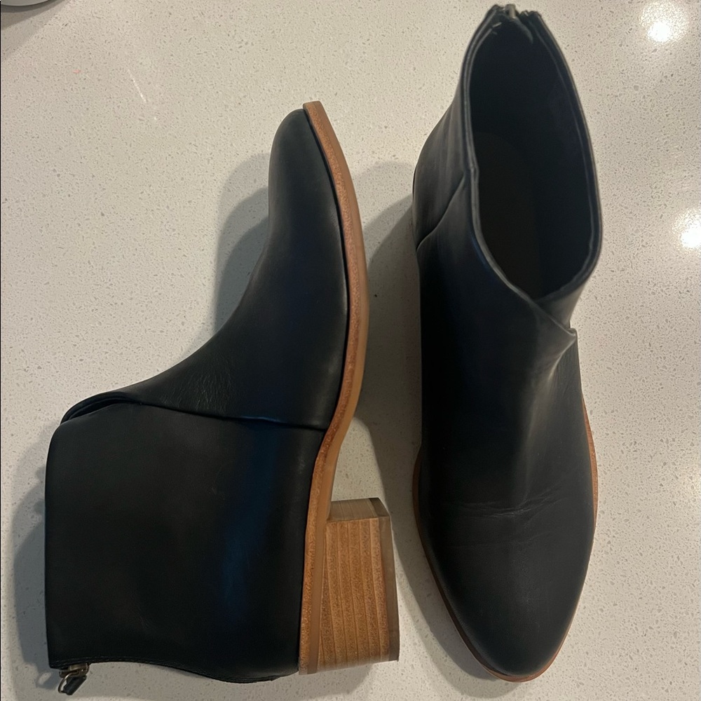 Saludos Ankle Booties